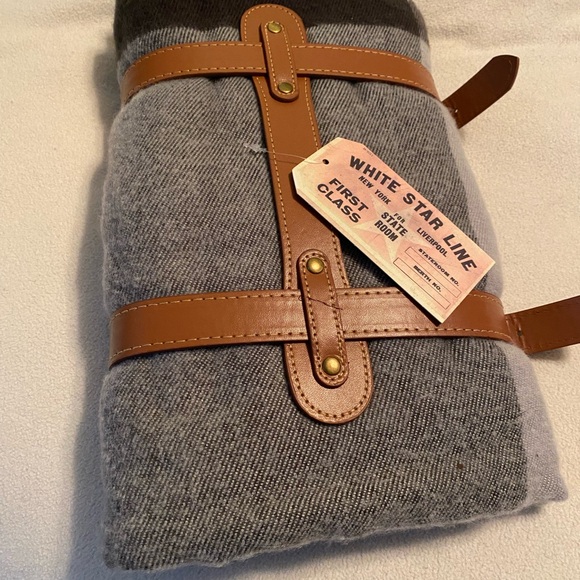 Ship of Dreams Faux Cashmere Travel Blanket Faux Leather Straps 71x47 New - Picture 2 of 4